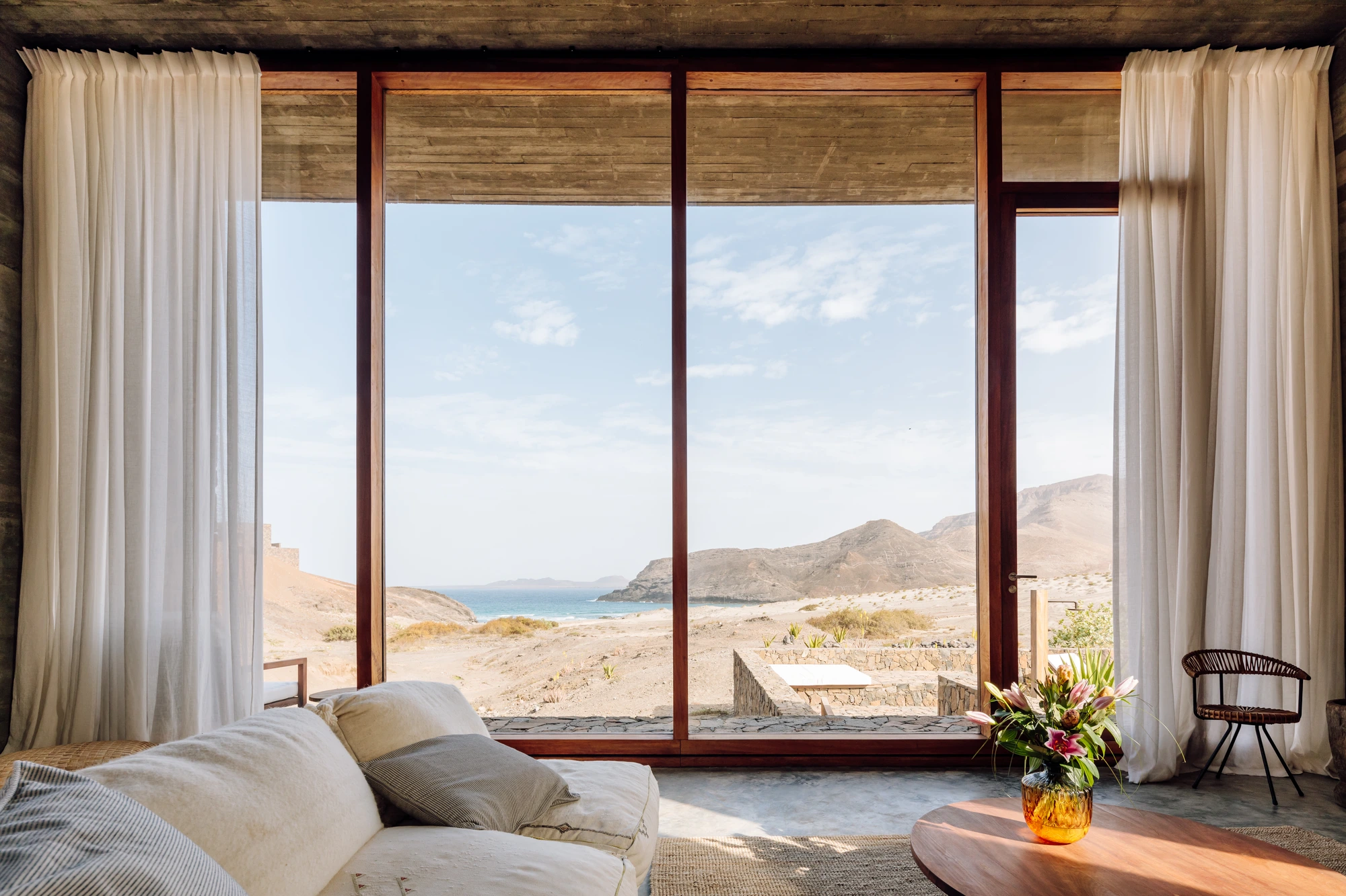Villa rental São Vicente, panoramic sofa view onto the desert bay and Atlantic ocean